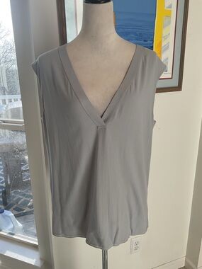 Vince Light Gray V-Neck Sleeveless Camisole